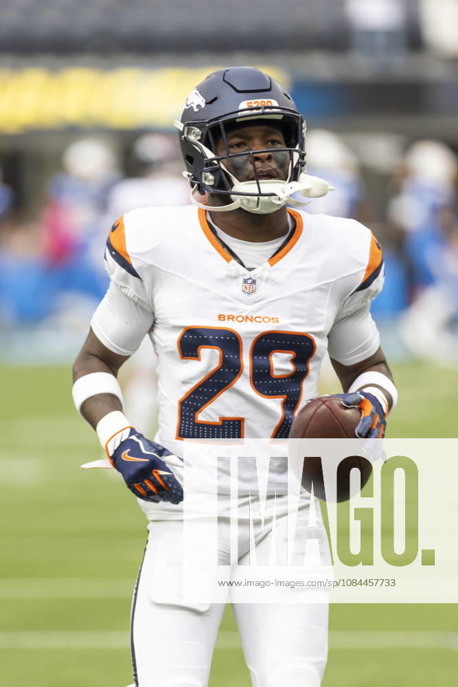 Denver Broncos Cornerback Ja Quan McMillian (29) warms up before an NFL, American Football Herren, USA football game against Los Angeles Chargers, in Inglewood, Calif. on Sunday Oct. 11, 2026. Inglewood USA - ZUMAc68_ 20261011_zaf_c68_042