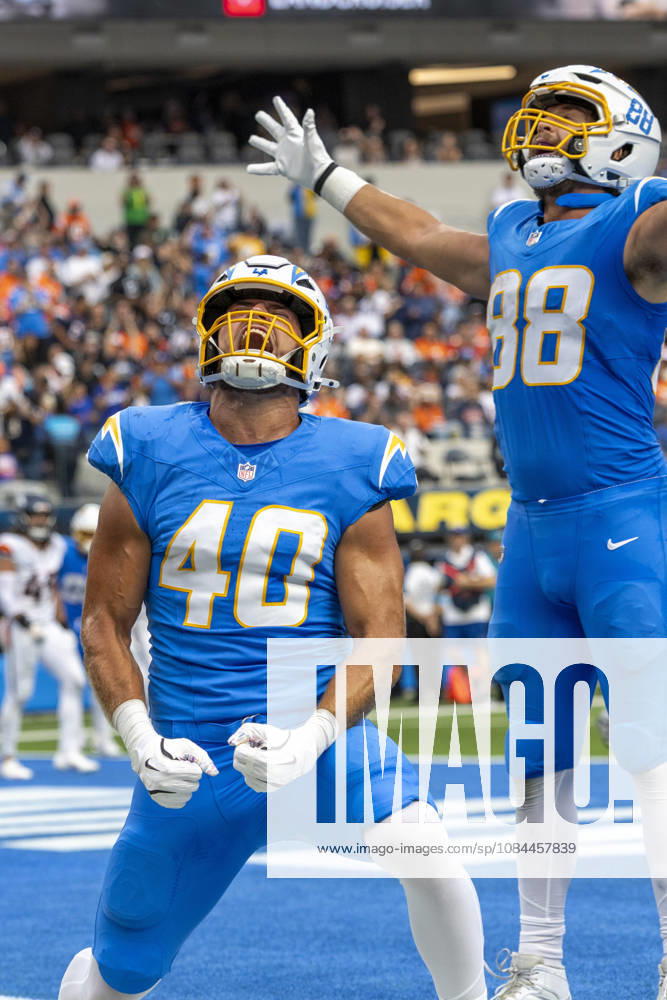 Los Angeles Chargers tight end Hayden Rucci (40) celebrates after scoring a touchdown against Denver Broncos during an NFL, American Football Herren, USA football game, in Inglewood, Calif. on Sunday Oct. 11, 2026. NHL, Eishockey Herren, USA 2026: LA Chargers Vs Denver Broncos - ZUMAc68_ 20261011_zaf_c68_052
