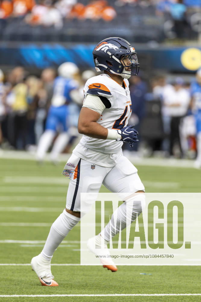 Denver Broncos Inside Linebacker Karene Reid (47) warms up before an NFL, American Football Herren, USA football game against Los Angeles Chargers, in Inglewood, Calif. on Sunday Oct. 11, 2026. Inglewood USA - ZUMAc68_ 20261011_zaf_c68_054