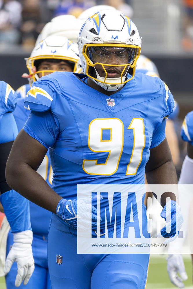 Los Angeles Chargers defensive lineman Nick Barrett (91) warms up before an NFL, American Football Herren, USA football game against Denver Broncos, in Inglewood, Calif. on Sunday Oct. 11, 2026. NHL, Eishockey Herren, USA 2026: LA Chargers Vs Denver Broncos - ZUMAc68_ 20261011_zaf_c68_068