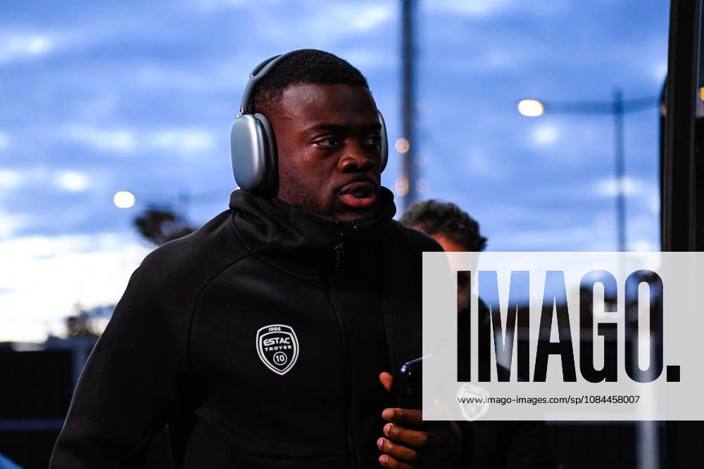 ESTAC Troyes v Olympique de Marseille - Ligue 1 McDonald s 2026 2027 Paolo GOZZI of Estac Troyes arrive prior Ligue 1 McDonald s match between Troyes and Marseille at Stade de l Aube on October 11, 2026 in Troyes, France. Troyes France