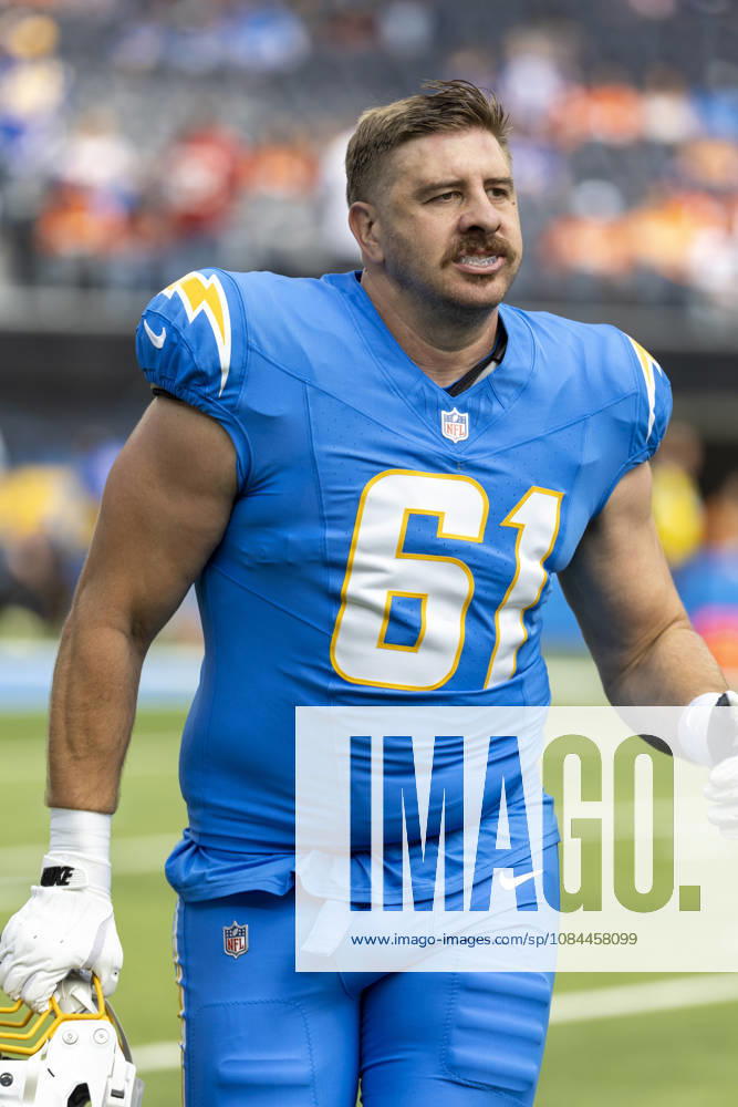Los Angeles Chargers defensive lineman Jahmeer Carter (61) warms up before an NFL, American Football Herren, USA football game against Denver Broncos, in Inglewood, Calif. on Sunday Oct. 11, 2026. NHL, Eishockey Herren, USA 2026: LA Chargers Vs Denver Broncos - ZUMAc68_ 20261011_zaf_c68_077