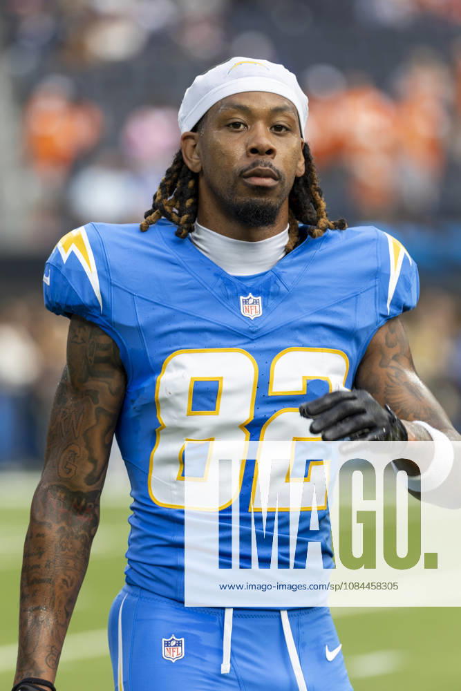 Los Angeles Chargers wide receiver Theo Wease (82) warms up before an NFL, American Football Herren, USA football game against Denver Broncos, in Inglewood, Calif. on Sunday Oct. 11, 2026. NHL, Eishockey Herren, USA 2026: LA Chargers Vs Denver Broncos - ZUMAc68_ 20261011_zaf_c68_101