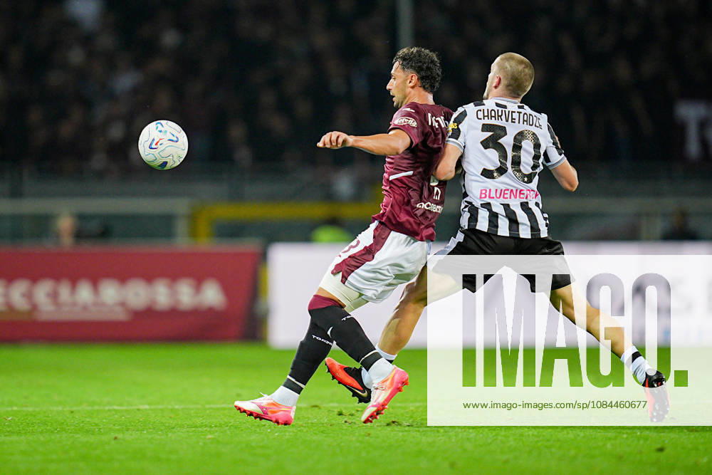 Torino s Rolando Mandragora fights for the ball with Udinese s Giorgi Chakvetadze during the Serie A soccer match between Torino and Udinese at the Stadio Olimpico Grande Torino in Turin, north west Italy - Sunday, October 12, 2026. - Soccer .