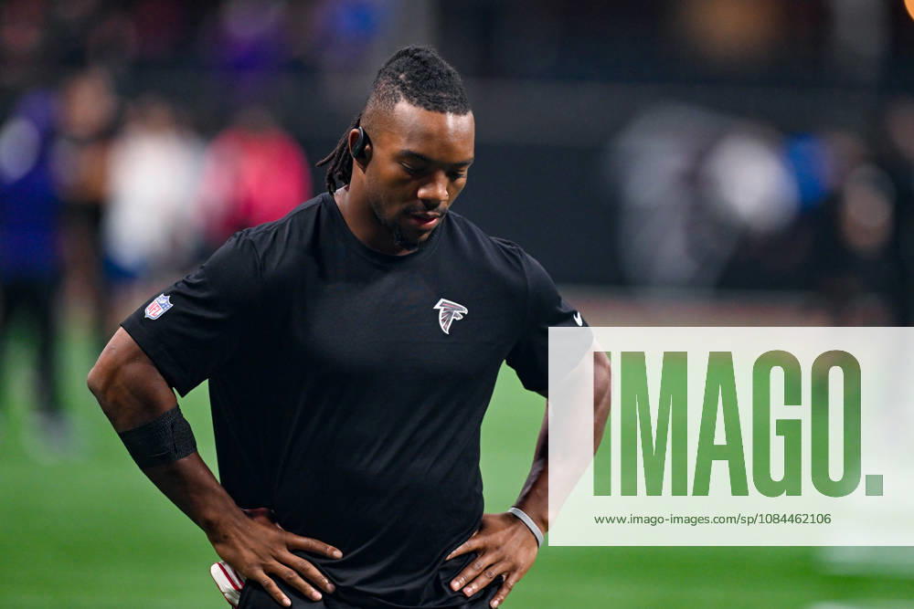 ATLANTA, GA - OCTOBER 11: Atlanta running back Bijan Robinson (7) warms up prior to the start of the NFL, American Football Herren, USA game between the Baltimore Ravens and the Atlanta Falcons on October 11th, 2026 at Mercedes-Benz Stadium in Atlanta, GA. (Photo by Rich von Biberstein Icon Sportswire) NFL: OCT 11 Ravens at Falcons Icon261011093