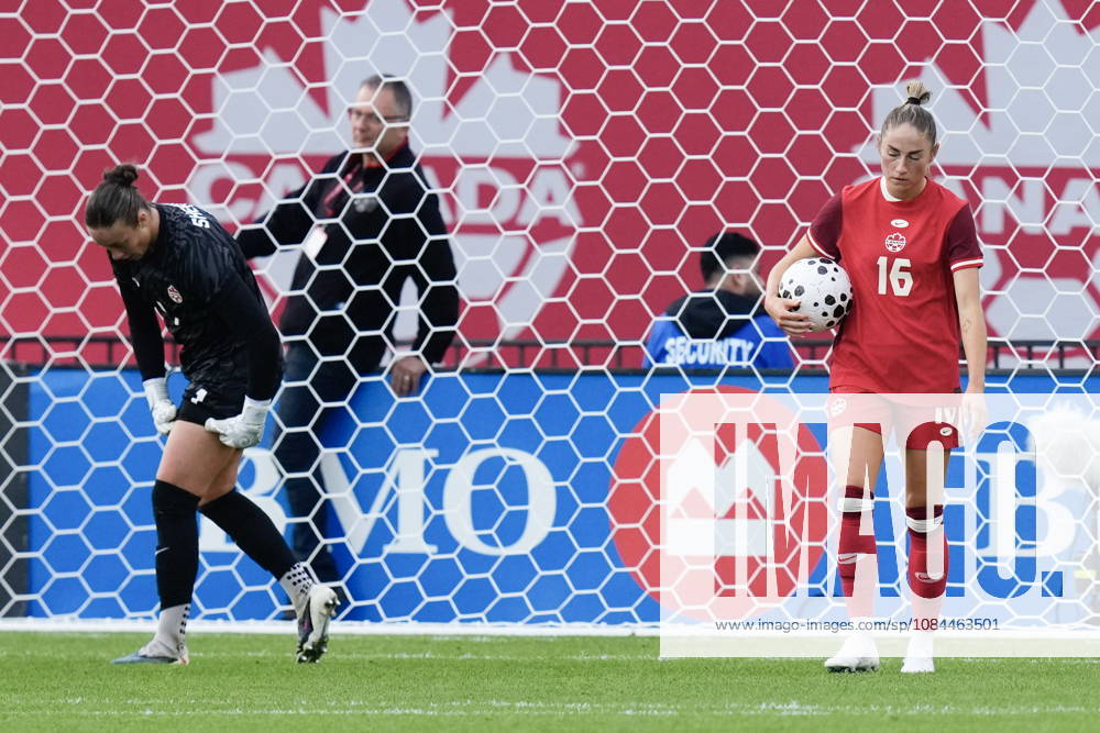 Canada goalkeeper Kailen Sheridan, left, and teammate Janine Sonis react after Denmark s Olivia Holdt, not shown, scored her country s third goal during first half International Friendly, Länderspiel, Nationalmannschaft action, in Toronto, on Monday Oct. 12, 2026. Canada News - October 12, 2026 - ZUMAc35_ 20261012_zaf_c35_059