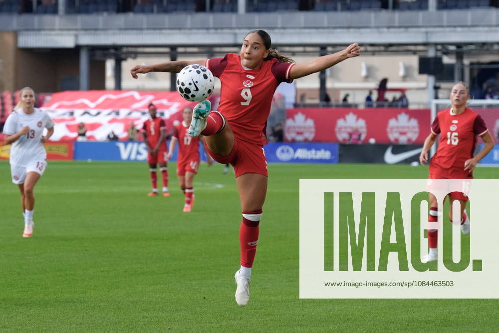 Canada s Olivia Smith controls the ball during first half International Friendly, Länderspiel, Nationalmannschaft action against Denmark, in Toronto, on Monday Oct. 12, 2026. Canada News - October 12, 2026 - ZUMAc35_ 20261012_zaf_c35_060