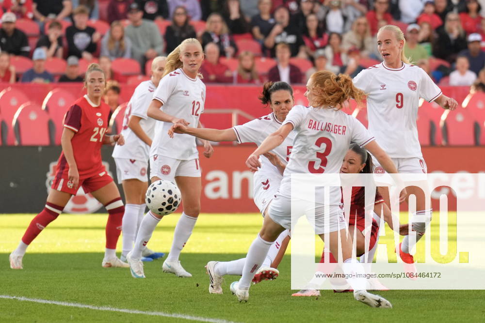 Canada s Delaney Pridham, second left, scores her country s opening goal against Denmark during first half International Friendly, Länderspiel, Nationalmannschaft action, in Toronto, on Monday Oct. 12, 2026. Canada News - October 12, 2026 - ZUMAc35_ 20261012_zaf_c35_063