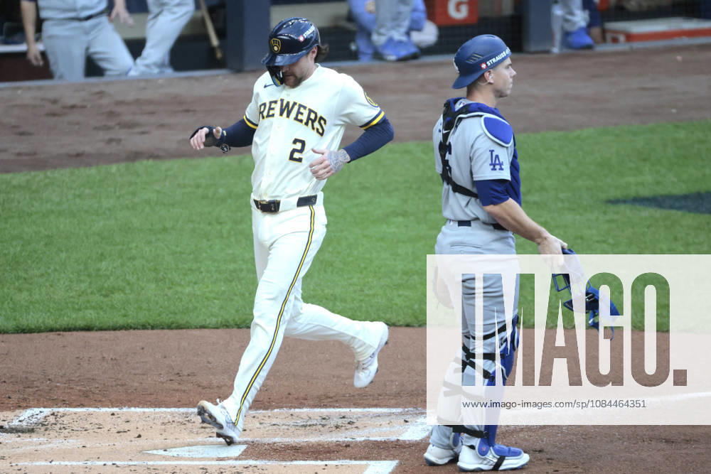 Milwaukee Brewers Brice Turang (2) scores on an rbi-single by William Contreras against the Los Angeles Dodgers in the first inning in game two of the MLB, Baseball Herren, USA National League Championship Series at American Family Field in Milwaukee, Wisconsin, on Monday, October 12, 2026. MIL20261012708 TANNENxMAURY