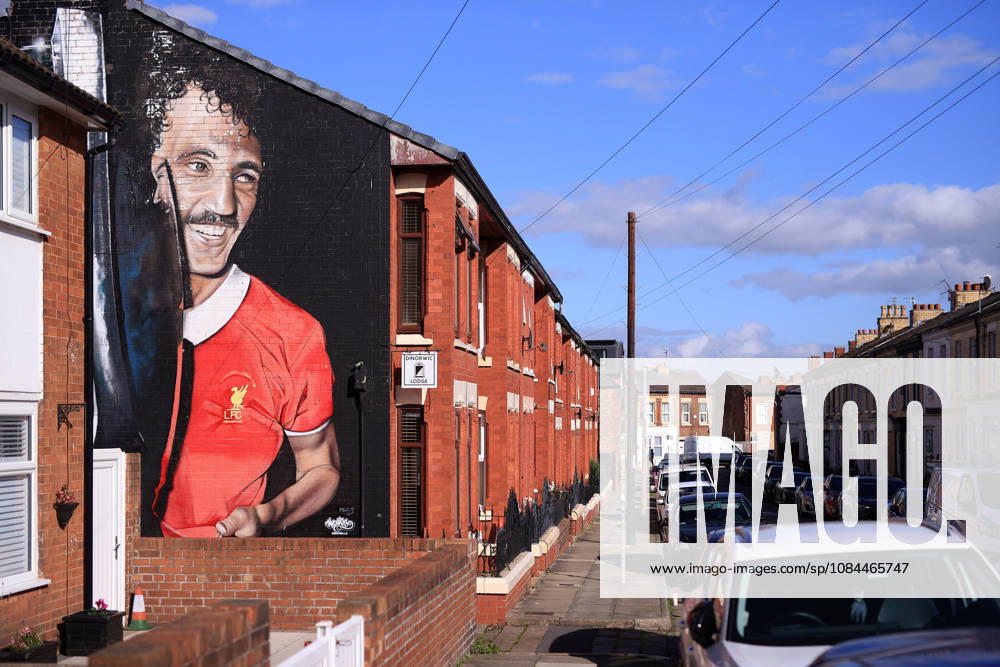 Liverpool gegen Manchester City, 11. Oktober 2026, Premier League, Liverpool gegen Manchester City: Ein Wandgemälde des ehemaligen Liverpool-Spielers Alan Kennedy ziert die Fassade am Ende einer Reihenhauszeile. Foto: Simon Stacpoole, Offside Liverpool, Großbritannien