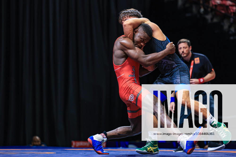 U23 World Championships, 72 kg, Greco-Roman: Nilson Sinisterra Angulo (COL) def. Bredi Slinkers (NZL)