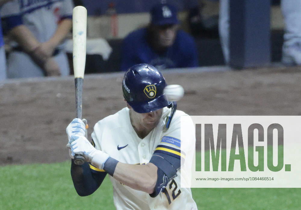 Milwaukee Brewers Cooper Pratt (12) is brushed back by a high and inside pitch from Los Angeles Dodgers pitcher Edgardo Henriquez in the seventh inning in game two of the MLB, Baseball Herren, USA National League Championship Series at American Family Field in Milwaukee, Wisconsin, on Monday, October 12, 2026. MIL20261012738 TANNENxMAURY