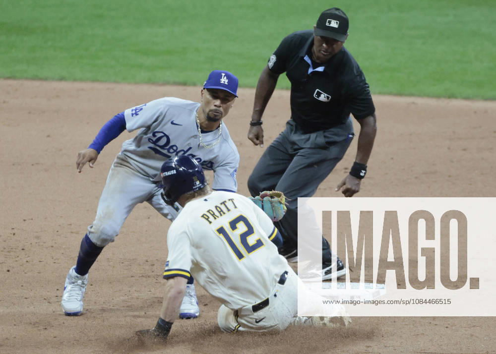 Milwaukee Brewers Cooper Pratt (12) is tagged out stealing second by Los Angeles Dodgers shortstop Mookie Betts (50) in the seventh inning in game two of the MLB, Baseball Herren, USA National League Championship Series at American Family Field in Milwaukee, Wisconsin, on Monday, October 12, 2026. MIL20261012739 TANNENxMAURY
