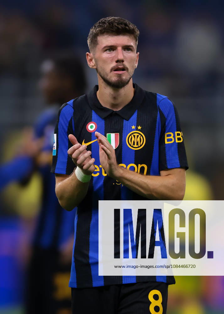 FC Internazionale v Parma Calcio 1913 - Serie A - Season 2026-2027 Milan, Italy, 10th October 2026. Petar Sucic of FC Internazionale applauds the fans following the final whistle of the FC Internazionale vs Parma Calcio 1913 Serie A match at Giuseppe Meazza, Milan. Picture credit should read: Jonathan Moscrop Milan Stadio Giuseppe Meazza Italy