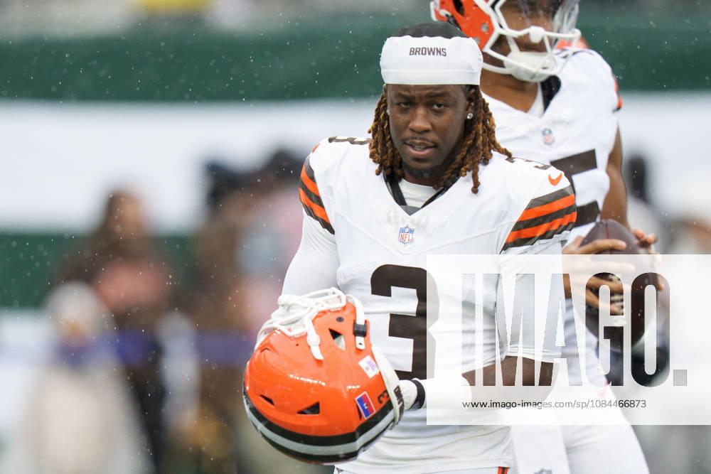 Oct 11, 2026; East Rutherford, NJ, USA; Cleveland Browns wide receiver Jerry Jeudy (3) looks on prior to an NFL, American Football Herren, USA game against the New York Jets at MetLife Stadium. Mandatory Credit: -Cal Media East Rutherford USA - ZUMAc04_ 20261011_zma_c04_357