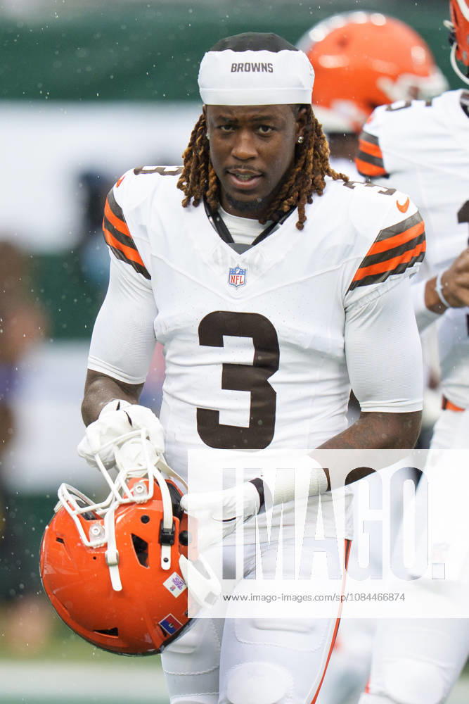 Oct 11, 2026; East Rutherford, NJ, USA; Cleveland Browns wide receiver Jerry Jeudy (3) looks on prior to an NFL, American Football Herren, USA game against the New York Jets at MetLife Stadium. Mandatory Credit: -Cal Media East Rutherford USA - ZUMAc04_ 20261011_zma_c04_358