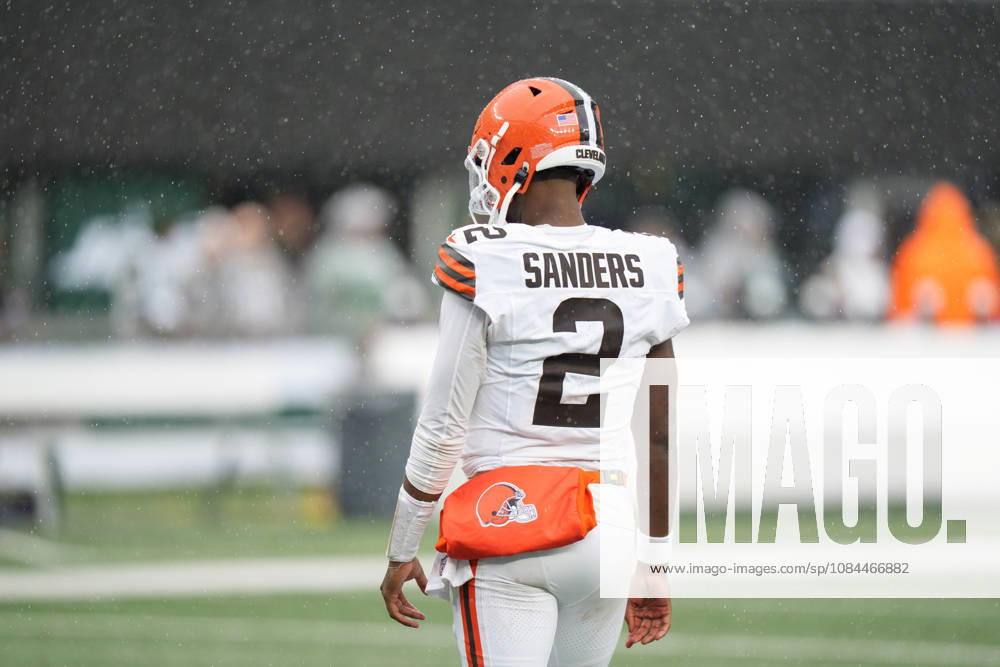 Oct 11, 2026; East Rutherford, NJ, USA; Cleveland Browns quarterback Shedeur Sanders (2) looks on prior to an NFL, American Football Herren, USA game against the New York Jets at MetLife Stadium. Mandatory Credit: -Cal Media East Rutherford USA - ZUMAc04_ 20261011_zma_c04_362