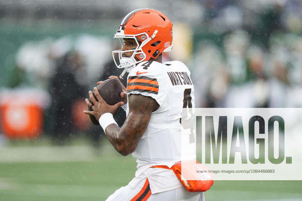 Oct 11, 2026; East Rutherford, NJ, USA; Cleveland Browns quarterback Deshaun Watson (4) warms up prior to an NFL, American Football Herren, USA game against the New York Jets at MetLife Stadium. Mandatory Credit: -Cal Media East Rutherford USA - ZUMAc04_ 20261011_zma_c04_363