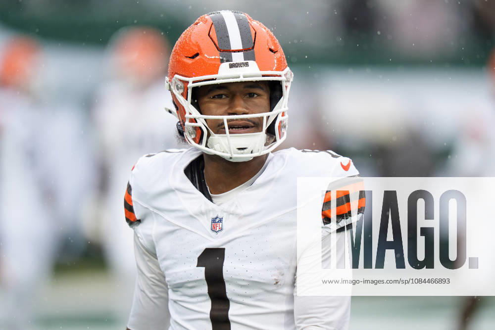 Oct 11, 2026; East Rutherford, NJ, USA; Cleveland Browns wide receiver KC Concepcion Jr. (1) looks on prior to an NFL, American Football Herren, USA game against the New York Jets at MetLife Stadium. Mandatory Credit: -Cal Media East Rutherford USA - ZUMAc04_ 20261011_zma_c04_366