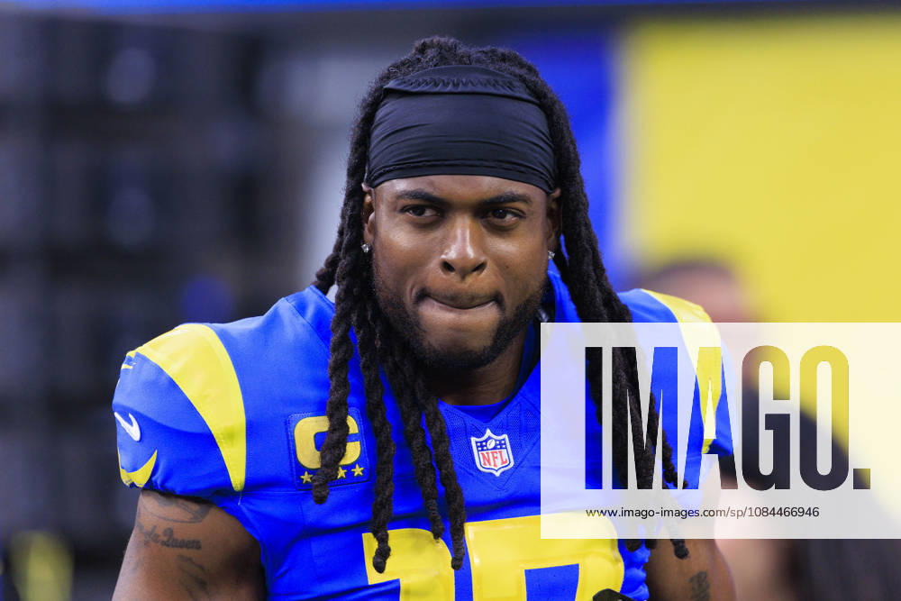 17 Davante Adams, WR of the Los Angeles Rams during the pregame prior to their regular NFL, American Football Herren, USA season game against the Buffalo Bills on Monday October 12, 2026 at SoFi Stadium in Inglewood, California. ARIANA RUIZ PI Inglewood USA - ZUMAp124 20261012_zaa_p124_014