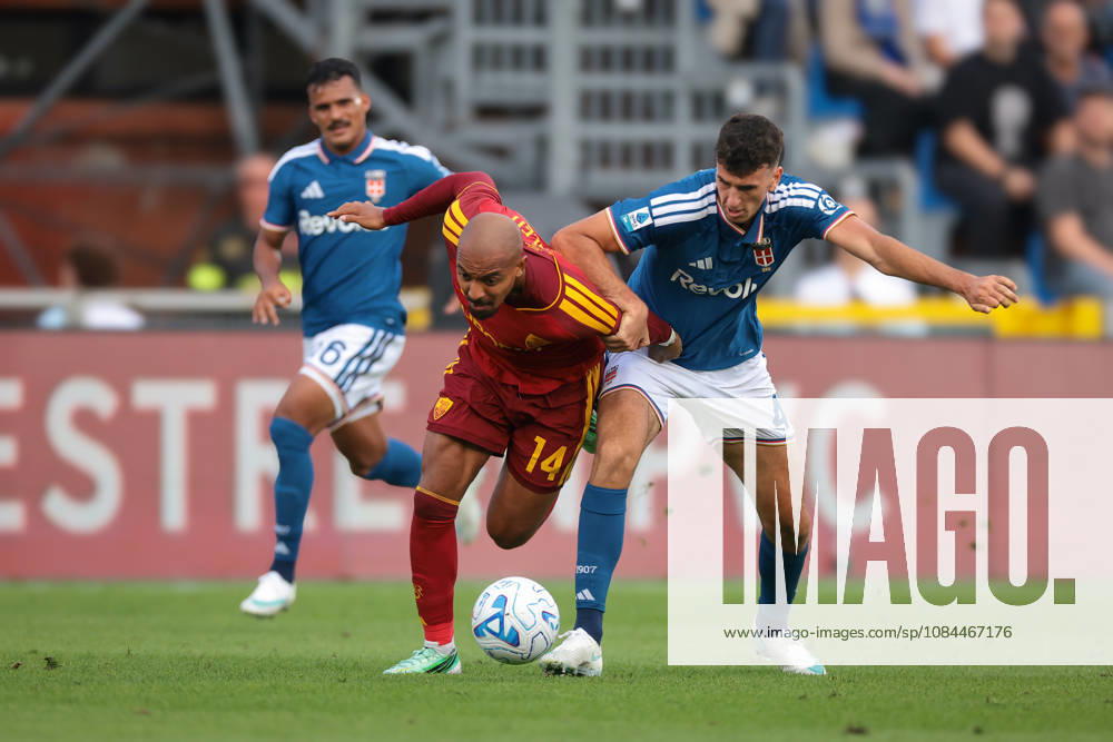 Como 1907 v AS Roma - Serie A - Season 2026-2027 Como, Italy, 11th October 2026. Kaiki Bruno Da Silva of Como 1907 looks on as team mate Jacobo Ramon of Como 1907 wrestles with Donyell Malen of AS Roma during the Como 1907 vs AS Roma Serie A match at Stadio Giuseppe Sinigaglia, Como. Picture credit should read: Jonathan Moscrop Como Stadio Giuseppe Sinigaglia Italy