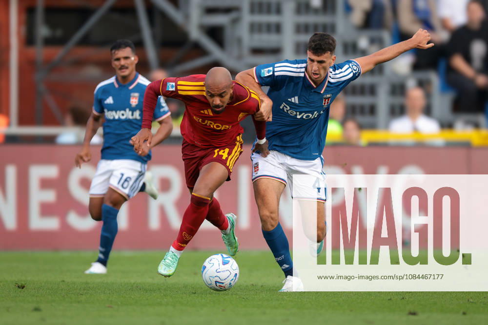 Como 1907 v AS Roma - Serie A - Season 2026-2027 Como, Italy, 11th October 2026. Kaiki Bruno Da Silva of Como 1907 looks on as team mate Jacobo Ramon of Como 1907 wrestles with Donyell Malen of AS Roma during the Como 1907 vs AS Roma Serie A match at Stadio Giuseppe Sinigaglia, Como. Picture credit should read: Jonathan Moscrop Como Stadio Giuseppe Sinigaglia Italy