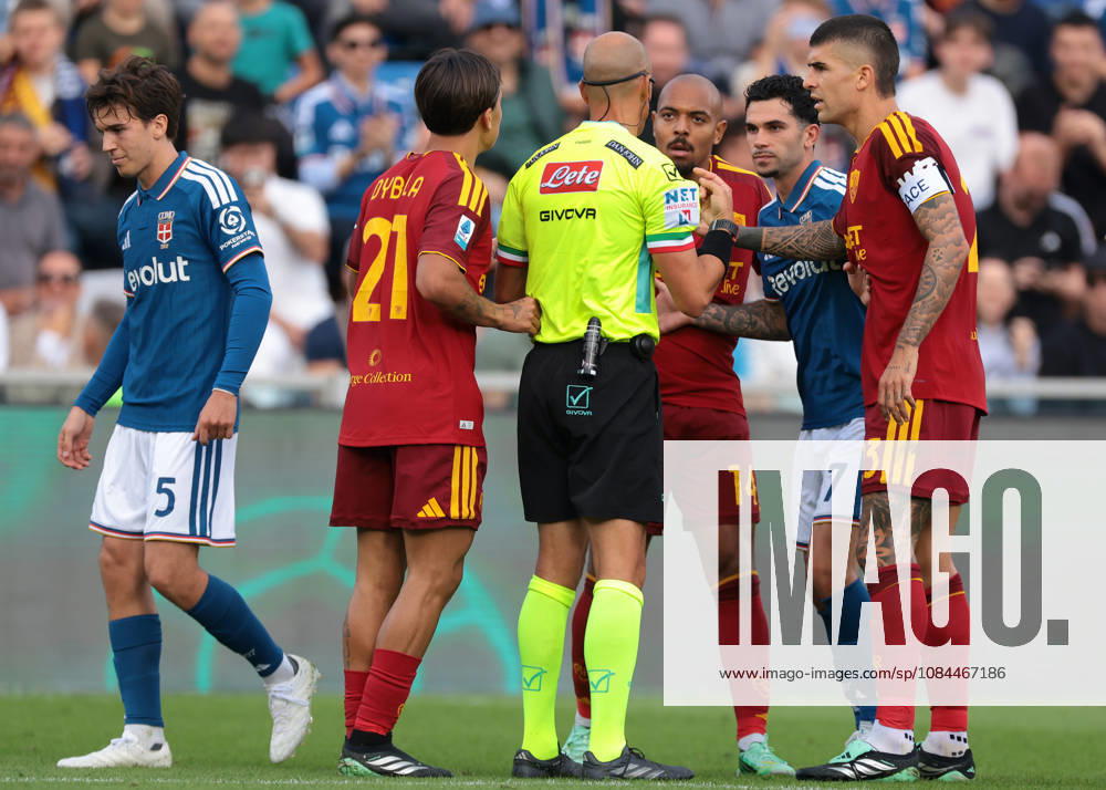 Como 1907 v AS Roma - Serie A - Season 2026-2027 Como, Italy, 11th October 2026. Lucas Da Cunha of Como 1907 looks on as Paulo Dybala and Gianluca Mancini of AS Roma appeal to the Referee Michael Fabbri after he showed a red card to Donyell Malen of AS Roma for a foul on Kaiki Bruno Da Silva of Como 1907 during the Como 1907 vs AS Roma Serie A match at Stadio Giuseppe Sinigaglia, Como. Picture credit should read: Jonathan Moscrop Como Stadio Giuseppe Sinigaglia Italy