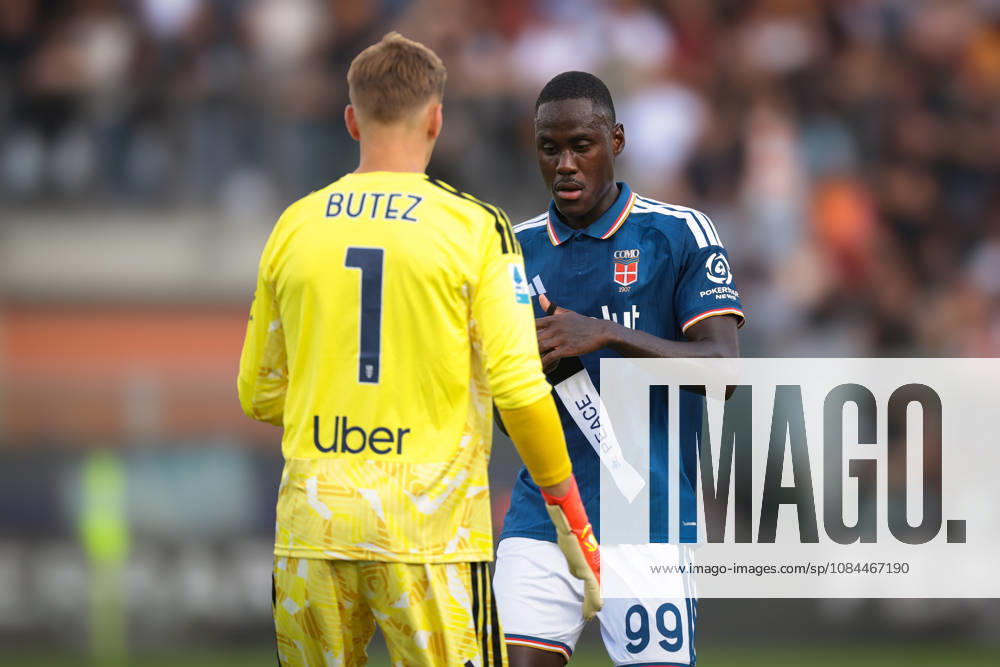 Como 1907 v AS Roma - Serie A - Season 2026-2027 Como, Italy, 11th October 2026. Trevoh Chalobah of Como 1907 places the captains armband on team mate Jean Butez after Lucas Da Cunha was substituted during the Como 1907 vs AS Roma Serie A match at Stadio Giuseppe Sinigaglia, Como. Picture credit should read: Jonathan Moscrop Como Stadio Giuseppe Sinigaglia Italy