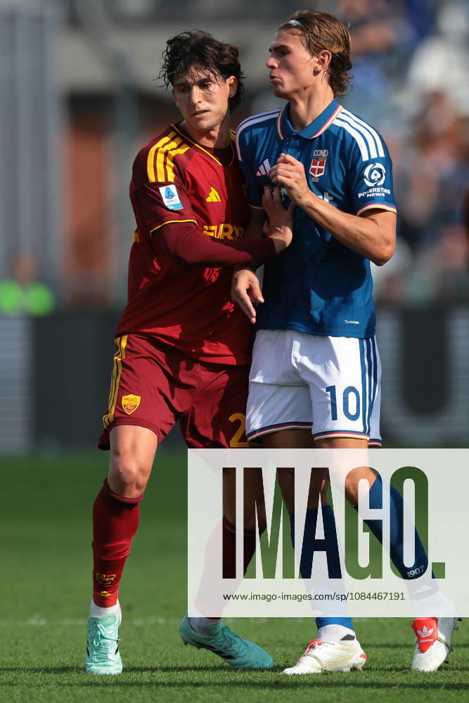 Como 1907 v AS Roma - Serie A - Season 2026-2027 Como, Italy, 11th October 2026. Leonardo Balerdi of AS Roma tussles with Nico Paz of Como 1907 during the Como 1907 vs AS Roma Serie A match at Stadio Giuseppe Sinigaglia, Como. Picture credit should read: Jonathan Moscrop Como Stadio Giuseppe Sinigaglia Italy