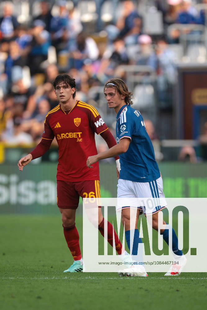 Como 1907 v AS Roma - Serie A - Season 2026-2027 Como, Italy, 11th October 2026. Leonardo Balerdi of AS Roma and Nico Paz of Como 1907 during the Como 1907 vs AS Roma Serie A match at Stadio Giuseppe Sinigaglia, Como. Picture credit should read: Jonathan Moscrop Como Stadio Giuseppe Sinigaglia Italy