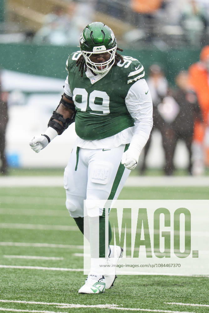 Oct 11, 2026; East Rutherford, NJ, USA; New York Jets defensive lineman T Vondre Sweat (99) reacts during an NFL, American Football Herren, USA game against the Cleveland Browns at MetLife Stadium. Mandatory Credit: -Cal Media East Rutherford USA - ZUMAc04_ 20261011_zma_c04_441