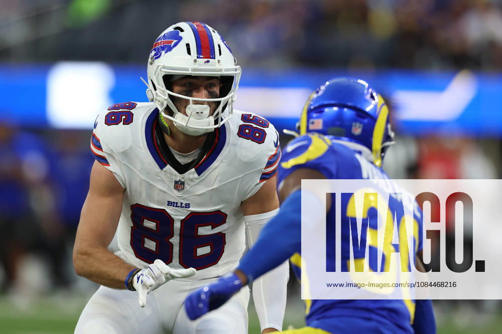 INGLEWOOD, CA - OCTOBER 12: Dalton Kincaid 86 of the Buffalo Bills looks to evade Josh Wallace 30 of the Los Angeles Rams during an NFL, American Football Herren, USA game between the Buffalo Bills and the Los Angeles Rams on October 12, 2026, at SoFi Stadium in Inglewood, California. (Photo by Greg Fiore Icon Sportswire) NFL: OCT 12 Bills at Rams Icon2610121120