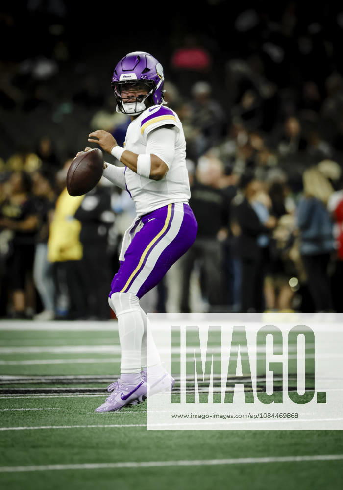NEW ORLEANS, LA - OCTOBER 11: Kyler Murray 1 of the Minnesota Vikings warms up before a game against the New Orleans Saints at Caesars Superdome on October 11, 2026, in New Orleans, Louisiana. (Photo by Derick Hingle Icon Sportswire) NFL, American Football Herren, USA OCT 11 Vikings at Saints Icon126261011064