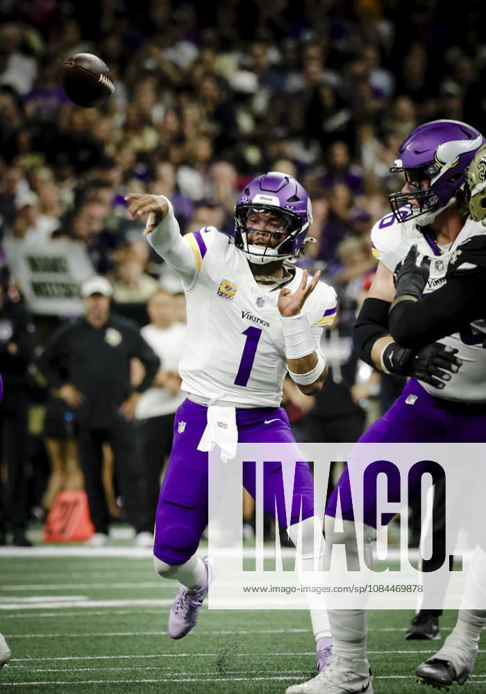 NEW ORLEANS, LA - OCTOBER 11: Kyler Murray 1 of the Minnesota Vikings throws a pass against the New Orleans Saints during the first half of a game at Caesars Superdome on October 11, 2026, in New Orleans, Louisiana. (Photo by Derick Hingle Icon Sportswire) NFL, American Football Herren, USA OCT 11 Vikings at Saints Icon126261011083
