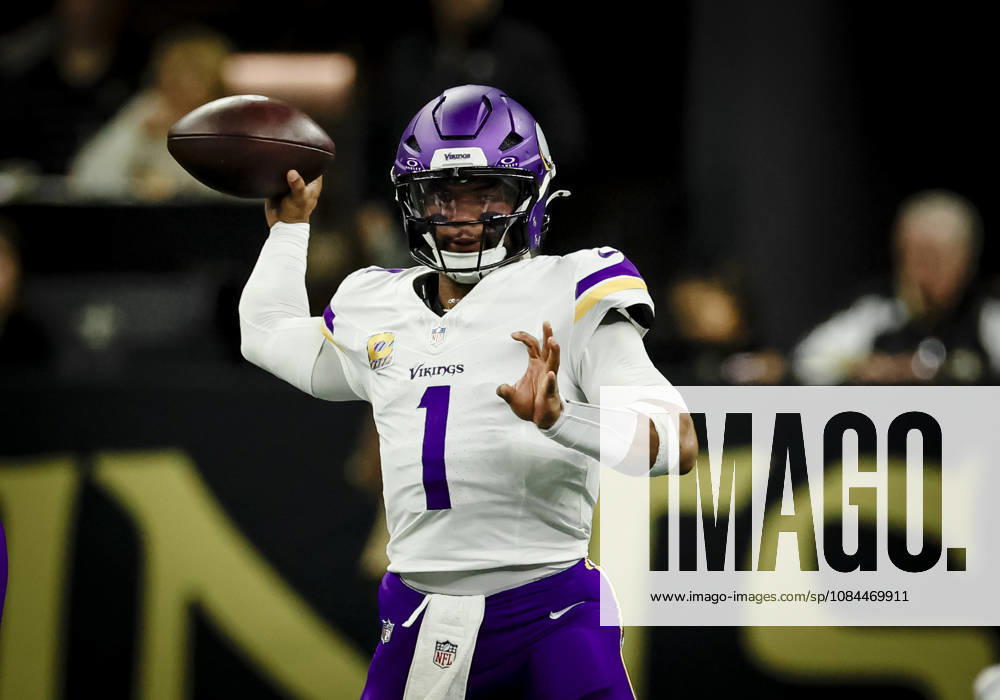 NEW ORLEANS, LA - OCTOBER 11: Kyler Murray 1 of the Minnesota Vikings throws a pass against the New Orleans Saints during the first half of a game at Caesars Superdome on October 11, 2026, in New Orleans, Louisiana. (Photo by Derick Hingle Icon Sportswire) NFL, American Football Herren, USA OCT 11 Vikings at Saints Icon126261011093