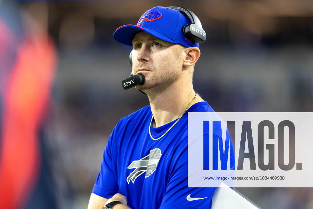 INGLEWOOD, CA - OCTOBER 12: Head coach Joe Brady of the Buffalo Bills watches from the sidelines during an NFL, American Football Herren, USA game between the Buffalo Bills and the Los Angeles Rams on October 12, 2026, at SoFi Stadium in Inglewood, California. (Photo by Greg Fiore Icon Sportswire) NFL: OCT 12 Bills at Rams Icon2610123300