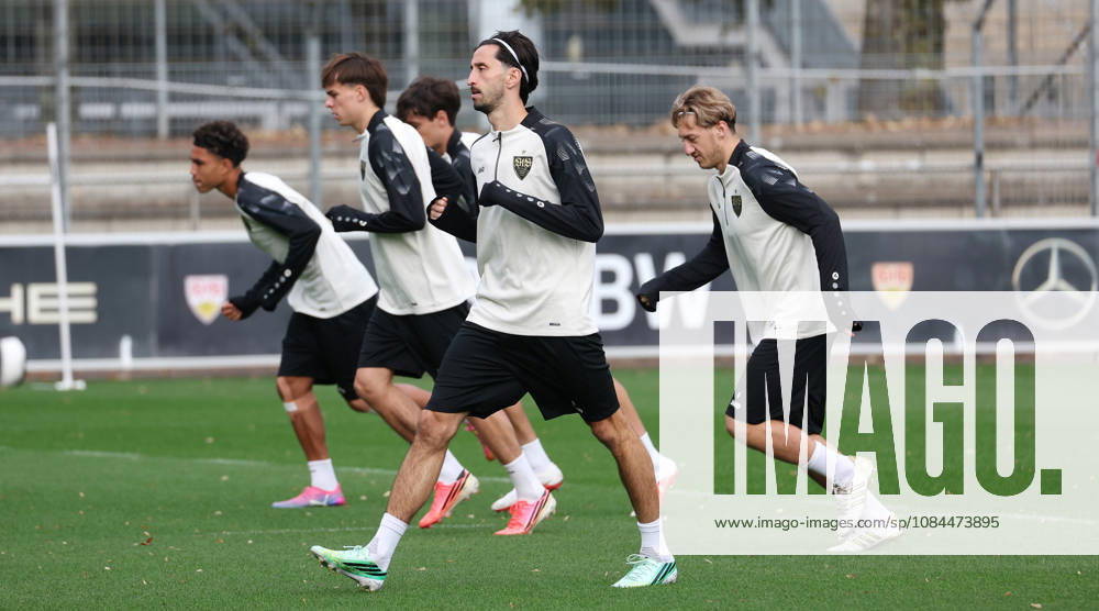 Germany, Stuttgart, VfB Stuttgart soccer practice, Atakan Karazor in the foreground