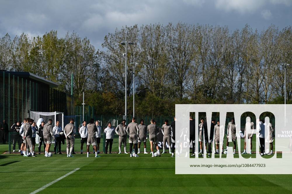 Aston Villa completes preparations for UCL clash against Fenerbahce TAMWORTH, UNITED KINGDOM - OCTOBER 13: Aston Villa team completes its preparations for the UEFA Champions League second matchday against Fenerbahce with a training session at the Bodymoor Heath Training Ground, in Tamworth, United Kingdom on October 13, 2026. Rasid Necati Aslim Anadolu Tamworth United Kingdom. Editorial use only. Please get in touch for any other usage.
