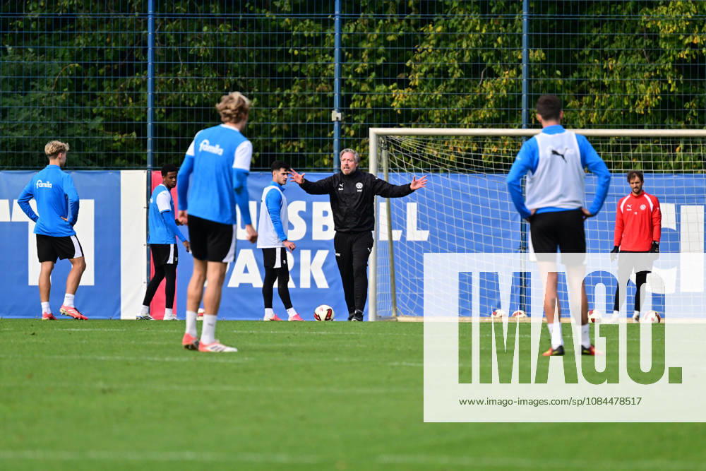 Soccer, Men s, 2nd Bundesliga, 2026–2027 Season, Holstein Kiel Practice, KSV Assistant Coach Michael Wimmer gives instructions in Kiel, near Holstein Stadium in Projensdorf, Training Center, Northern Schleswig-Holstein, Germany