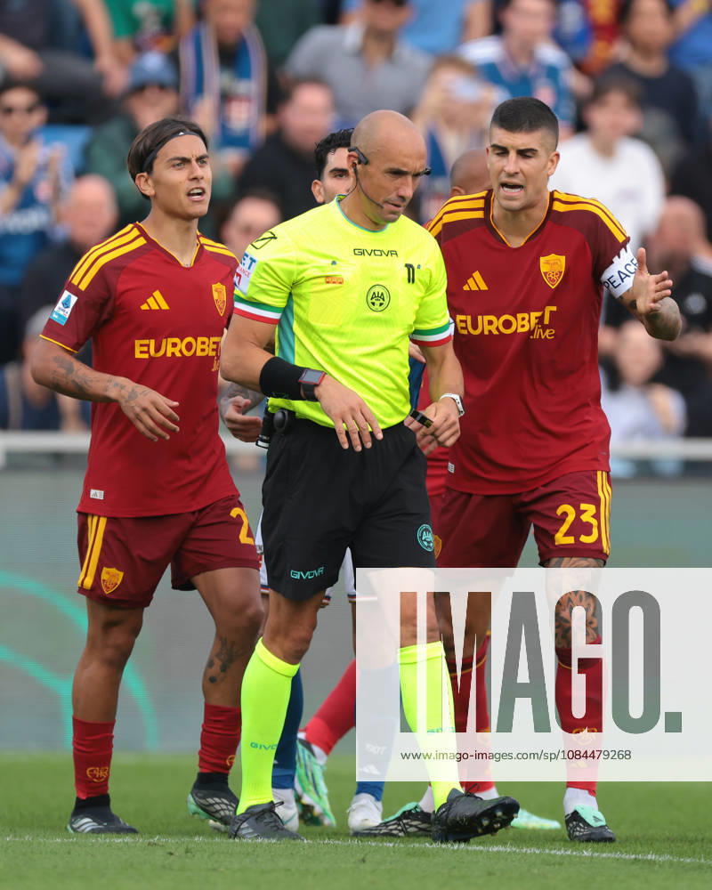 Como 1907 v AS Roma - Serie A - Season 2026-2027 Como, Italy, 11th October 2026. Paulo Dybala of AS Roma and Gianluca Mancini of AS Roma protest to the Referee Michael Fabbri following his decision to show a red card to Donyell Malen of AS Roma for a foul on Kaiki Bruno Da Silva of Como 1907 during the Como 1907 vs AS Roma Serie A match at Stadio Giuseppe Sinigaglia, Como. Picture credit should read: Jonathan Moscrop Como Stadio Giuseppe Sinigaglia Italy