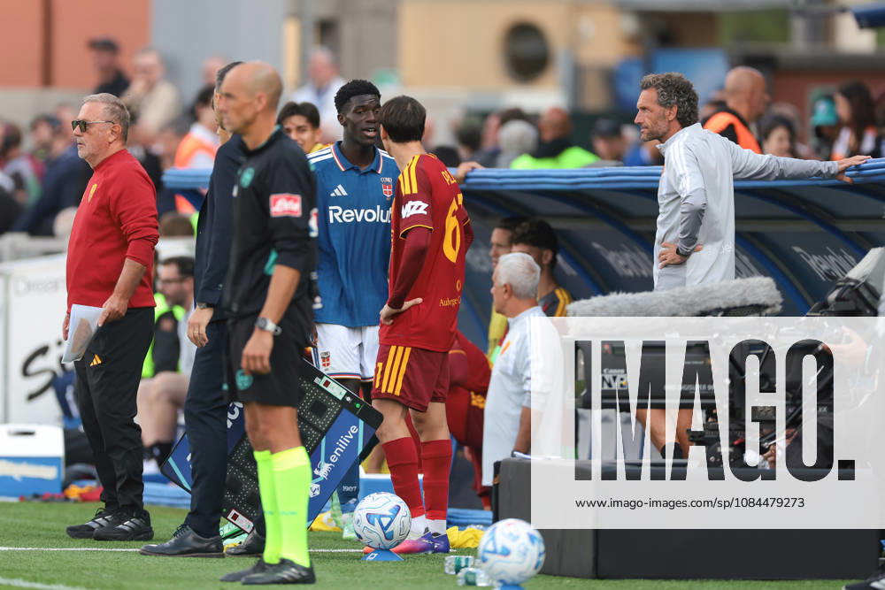 Como 1907 v AS Roma - Serie A - Season 2026-2027 Como, Italy, 11th October 2026. Assane Diao of Como 1907 walks past the AS Roma bench after being substituted during the Como 1907 vs AS Roma Serie A match at Stadio Giuseppe Sinigaglia, Como. Picture credit should read: Jonathan Moscrop Como Stadio Giuseppe Sinigaglia Italy