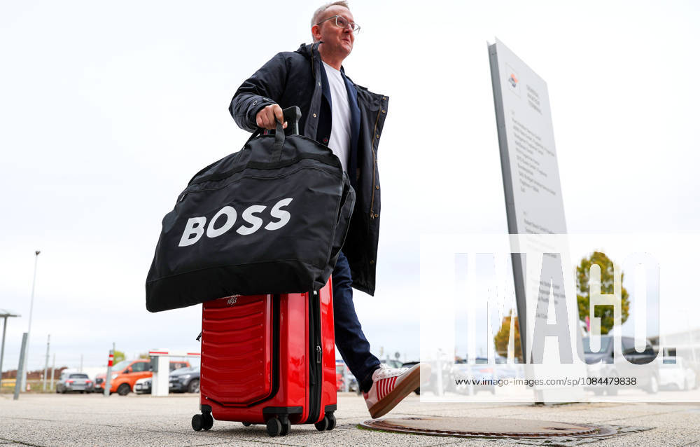 Stuttgart, Soccer, UEFA Champions League, 2026–2027 season, VfB Stuttgart flies to Bratislava, departure, Alexander Wehrle