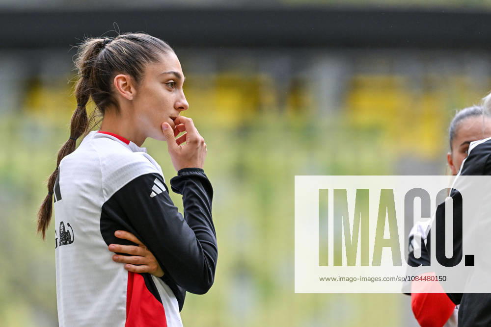 POLAND VS BELGIUM Amber Tysiak (4) of Belgium pictured during a MD-1 training session before a female soccer game between the national teams of Poland and Belgium , called the Red Flames , in the play-offs round 1 and 2nd leg for the European qualifiers , on Monday 12 October 2026 in Gdansk , POLAND . PHOTO SPORTPIX Stijn Audooren Sportpix.be Gdansk Polsat Plus Arena POLAND