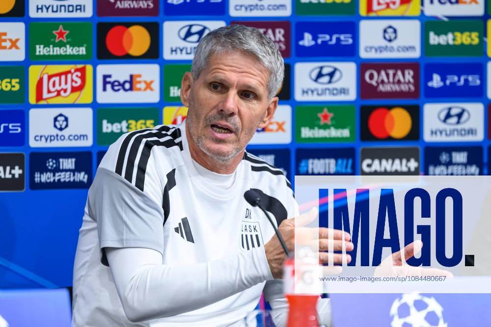 SOCCER - UEFA CL, LASK vs Liverpool LINZ,AUSTRIA,13.OCT.26 - SOCCER - UEFA Champions League, Linzer ASK vs Liverpool FC, preview, press conference, PK, Pressekonferenz LASK. Image shows head coach Dietmar Kuehbauer (LASK). GEPAxpictures xChristianxMoser