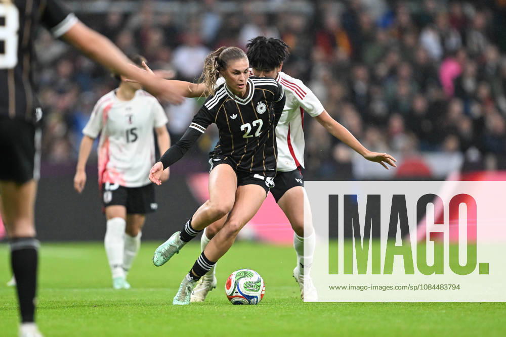 Women s International Match 26-27: Germany vs. Japan on October 13, 2026, at the Weserstadion in Bremen. Jule Brand of Germany in a one-on-one battle against Toko Koga of Japan MT