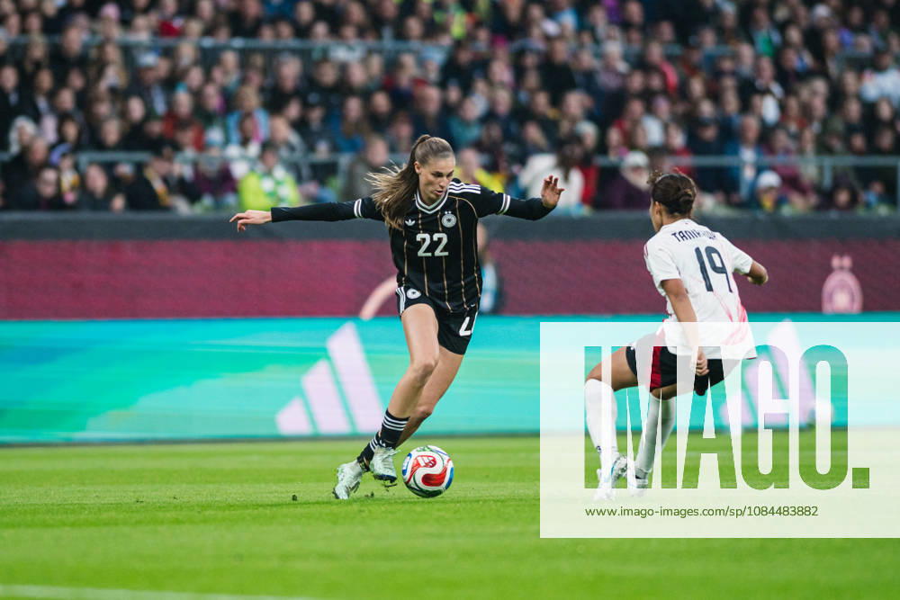 International Match: Germany vs. Japan, October 13, 2026; Jule Brand (Germany), 22, vs. Momoko Tanikawa (Japan), 19; Soccer; Women s National Team; International Match: Germany vs. Japan on October 13, 2026, at the Weserstadion, Bremen. DFB regulations prohibit any use of photographs as image sequences and or quasi-video.