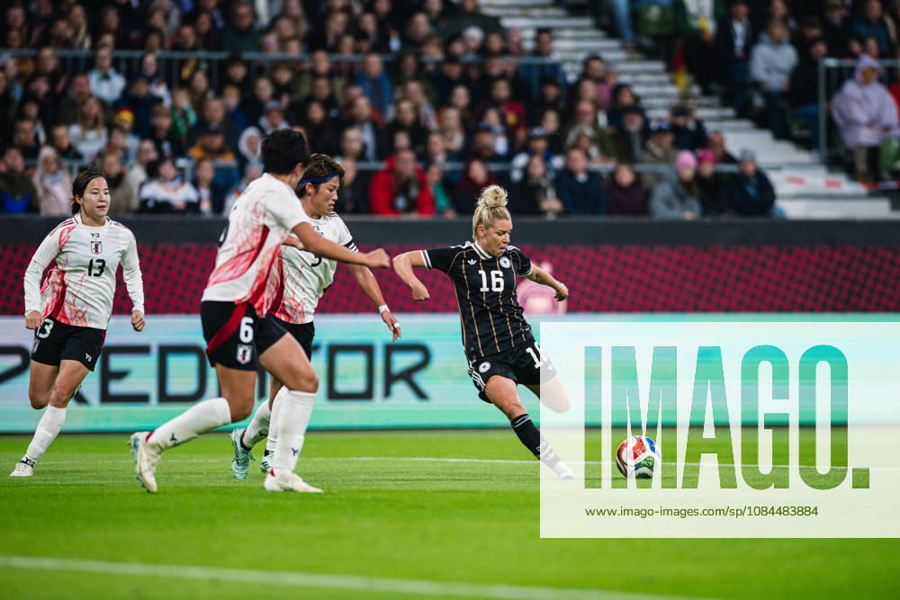 International Match: Germany vs. Japan, October 13, 2026; Linda Dallmann, Germany, 16, playing soccer; Women s National Team; International Match: Germany vs. Japan on October 13, 2026, at the Weserstadion, Bremen. DFB regulations prohibit any use of photographs as image sequences and or quasi-video.