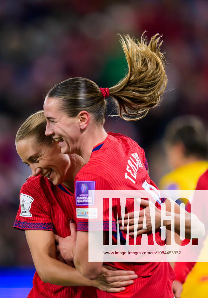 Lisa Naalsund celebrates with Elisabeth Terland of Norway, who scored the 2-0 goal during the FIFA Women’s World Cup Qualifier soccer match between Norway and Romania on October 13, 2026 in Oslo. Photo by Marius Simensen, BILDBYRÅN COP 238 MM0076 bbeng women s soccer football soccer FIFA World Cup qualifiers World Cup qualifiers women s World Cup qualifiers international match Norway Romania celebration