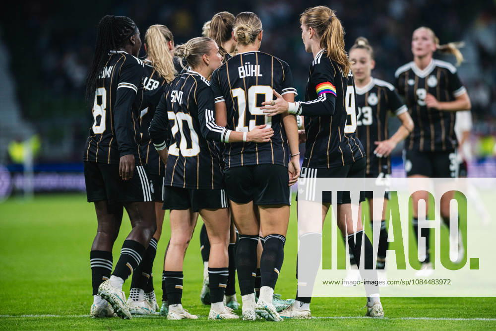 International Match: Germany vs. Japan, October 13, 2026—GOAL, CELEBRATION after Linda Dallmann scores the 1-1 equalizer for Germany, 16 Soccer, Women’s National Team, International Match: Germany vs. Japan on October 13, 2026, at the Weserstadion, Bremen. DFB regulations prohibit any use of photographs as image sequences and or quasi-video.