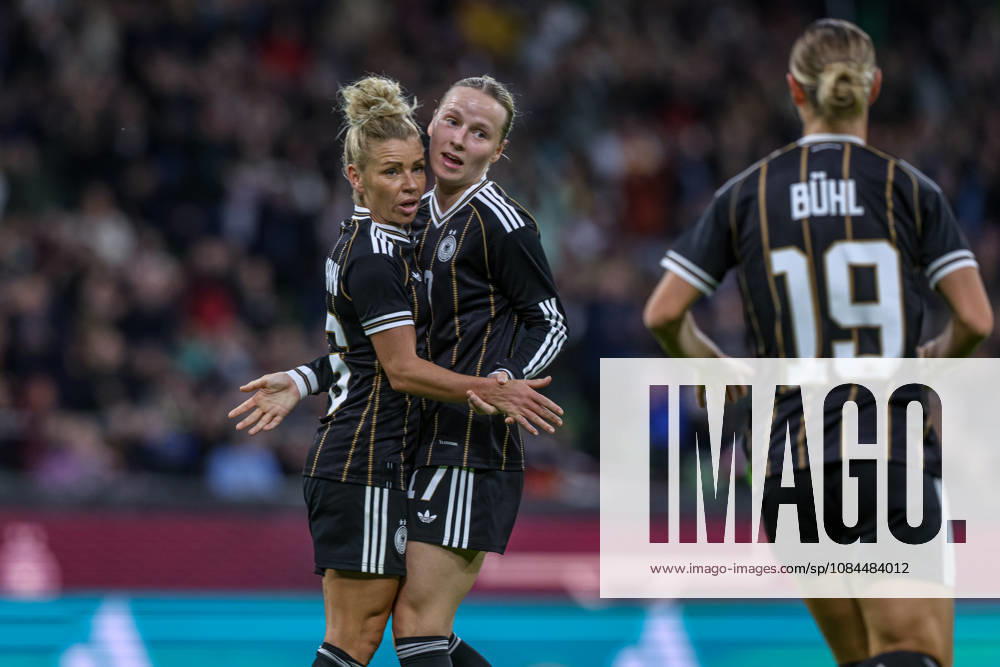 GER, Bremen, Germany vs. Japan, Soccer, FIFA, UEFA, 2026–2027 Season, Weserstadion, Friendly Match: Pictured (from left) Linda Dallmann (Germany), Women’s National Team, Goal, celebration and joy, emotions, 1 1 DFB DFL REGULATIONS PROHIBIT ANY USE OF PHOTOGRAPHS AS IMAGE SEQUENCES AND OR QUASI-VIDEO